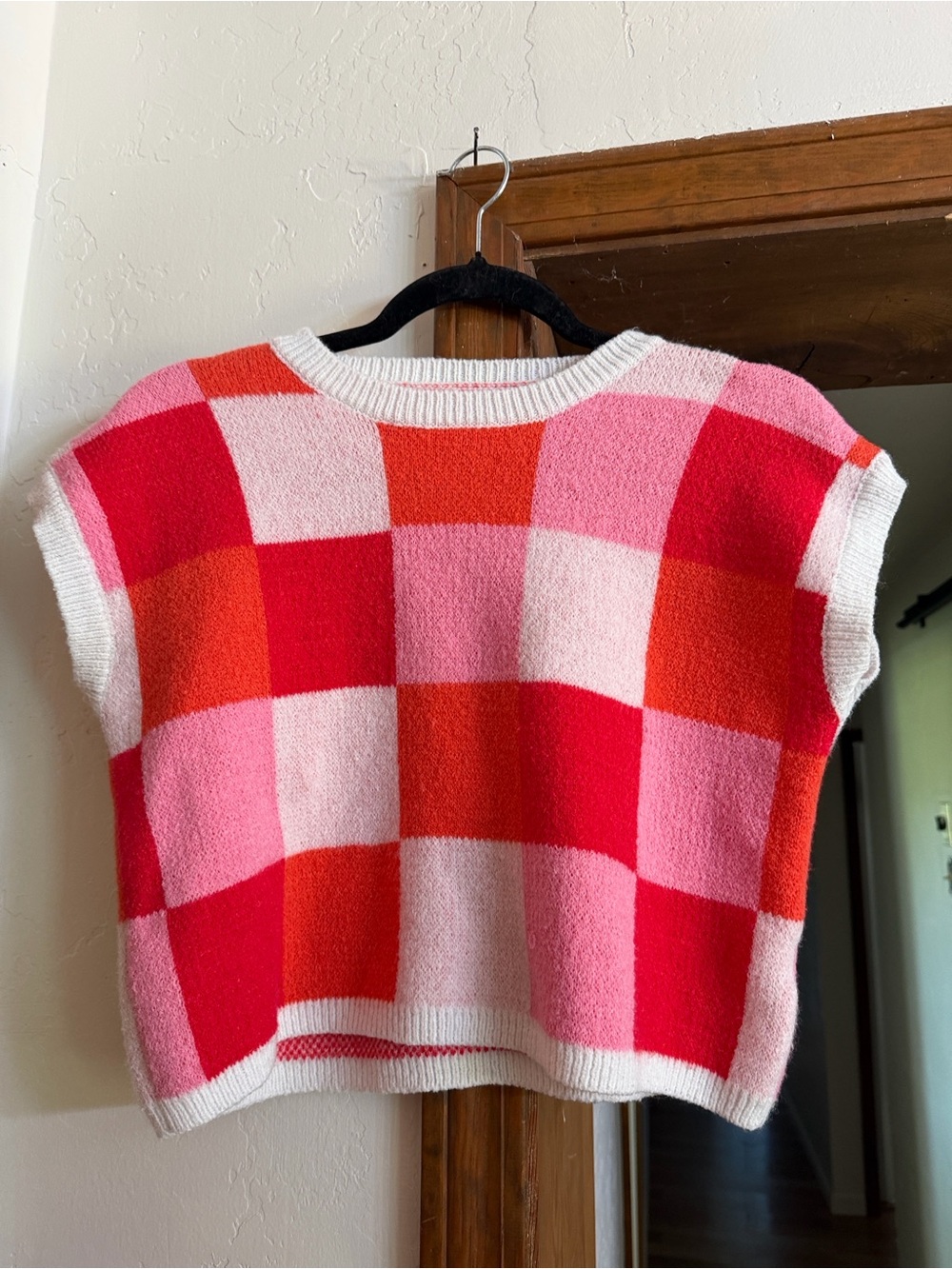 Checkerboard Knit Sleeveless Sweater Vest in Pink & Red